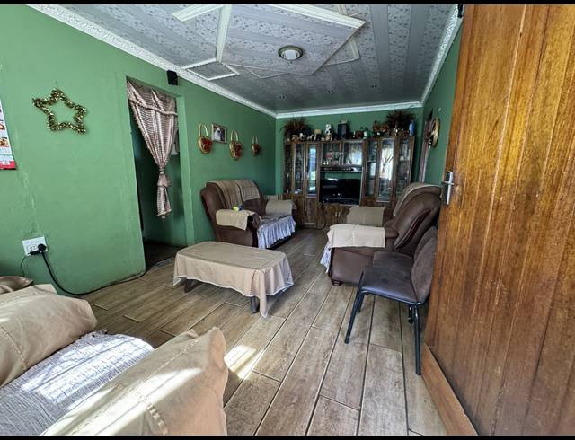 3 BEDROOM FREEHOLD FOR SALE IN HOWICK WEST